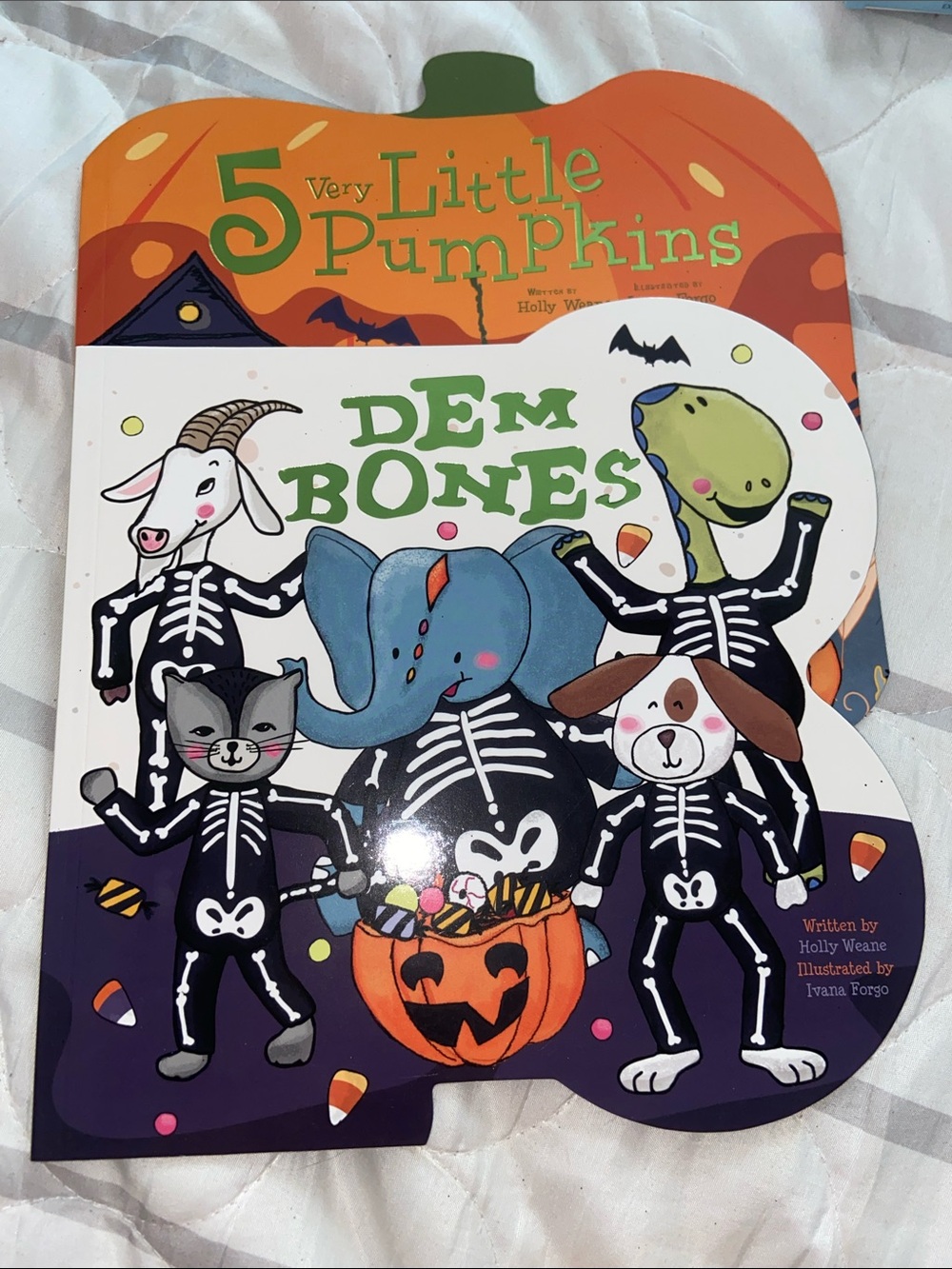 2 NEW HOLLY WEANE HALLOWEEN BOOKS Dem Bones & 5 Very Little Pumpkins